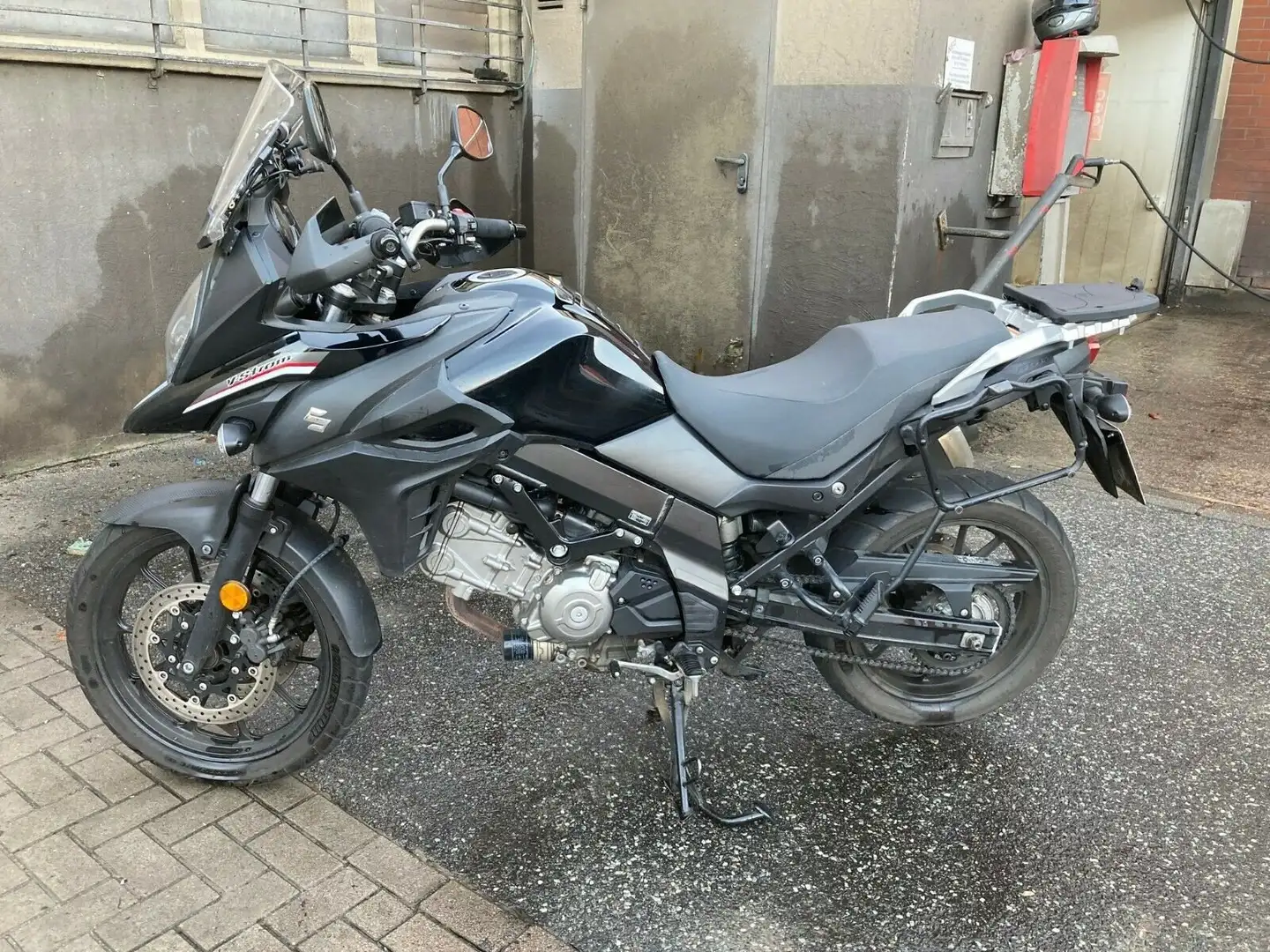 Suzuki V-Strom 650 Fekete - 1