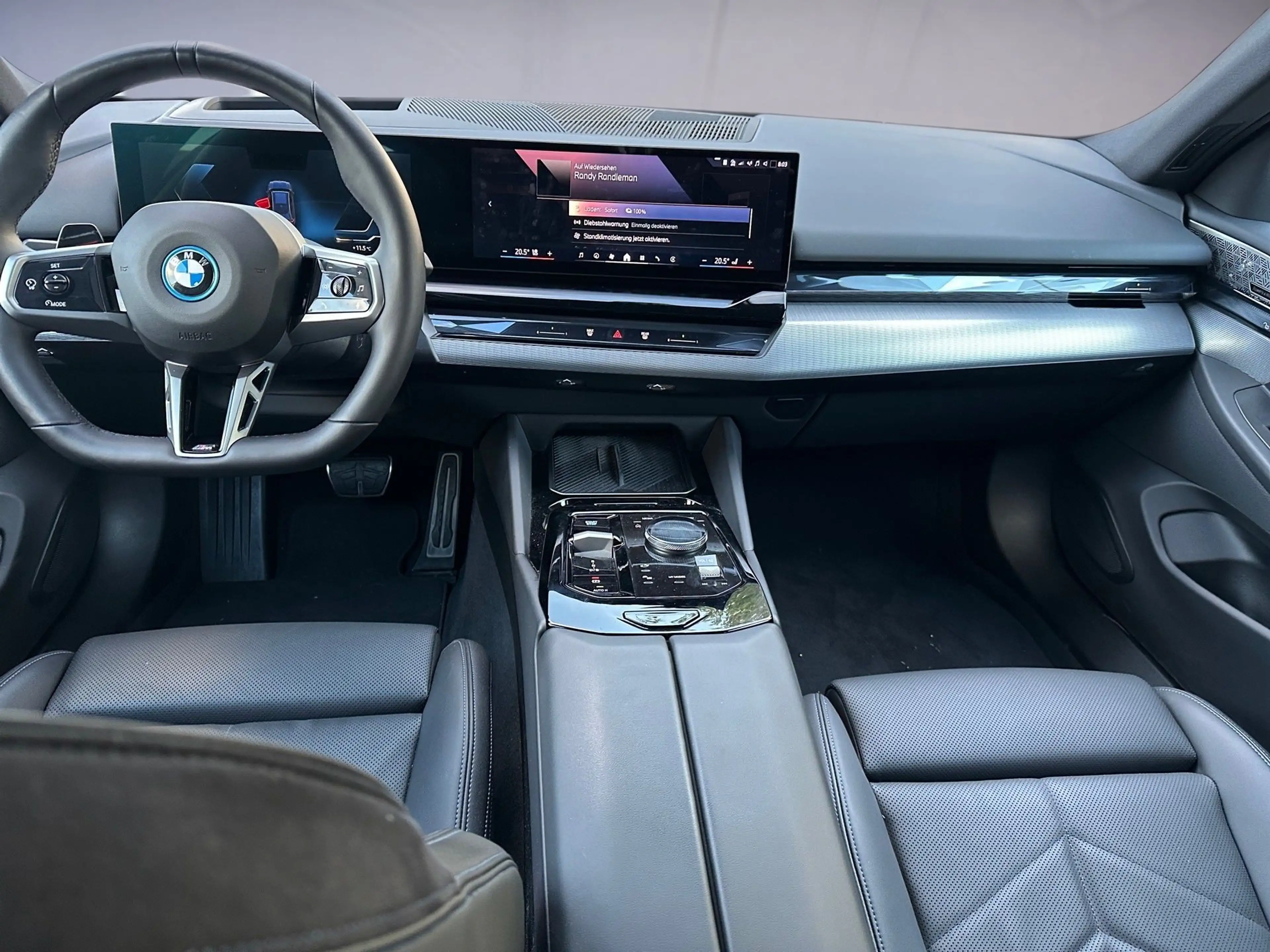 BMW i5 eDrive40 M / Black Sapphire / B&W — photo 9