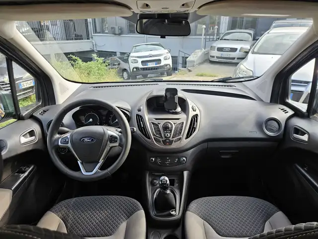 Ford Tourneo Courier view 10