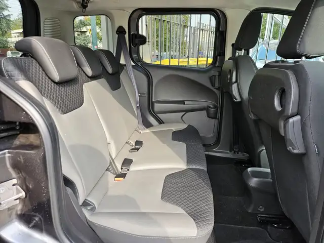 Ford Tourneo Courier view 13