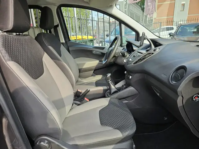 Ford Tourneo Courier view 12