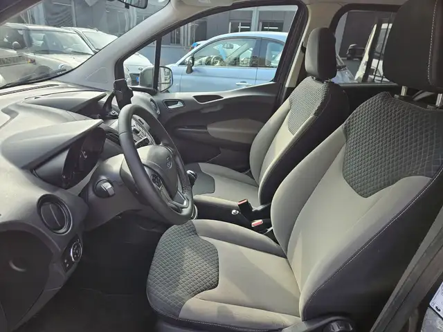 Ford Tourneo Courier view 8