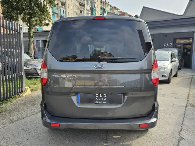 Ford Tourneo Courier view 5
