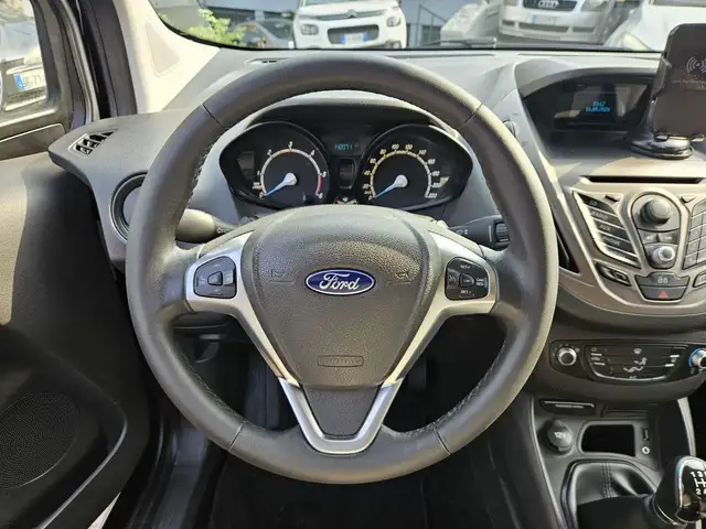Ford Tourneo Courier view 15