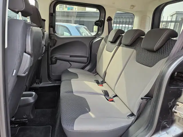 Ford Tourneo Courier view 9
