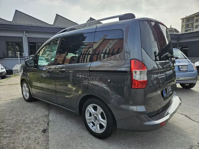 Ford Tourneo Courier view 6