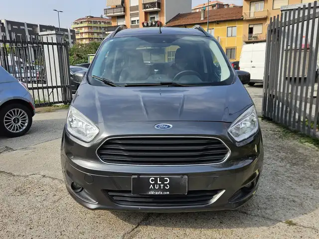 Ford Tourneo Courier view 2