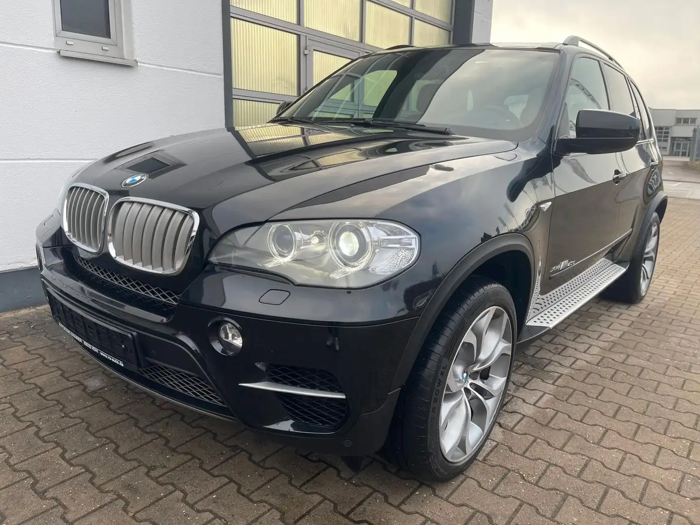 BMW X5 xDrive40d/Sportpaket/AHK/PANO/4xSHZ/NAVI/20'' Schwarz - 1