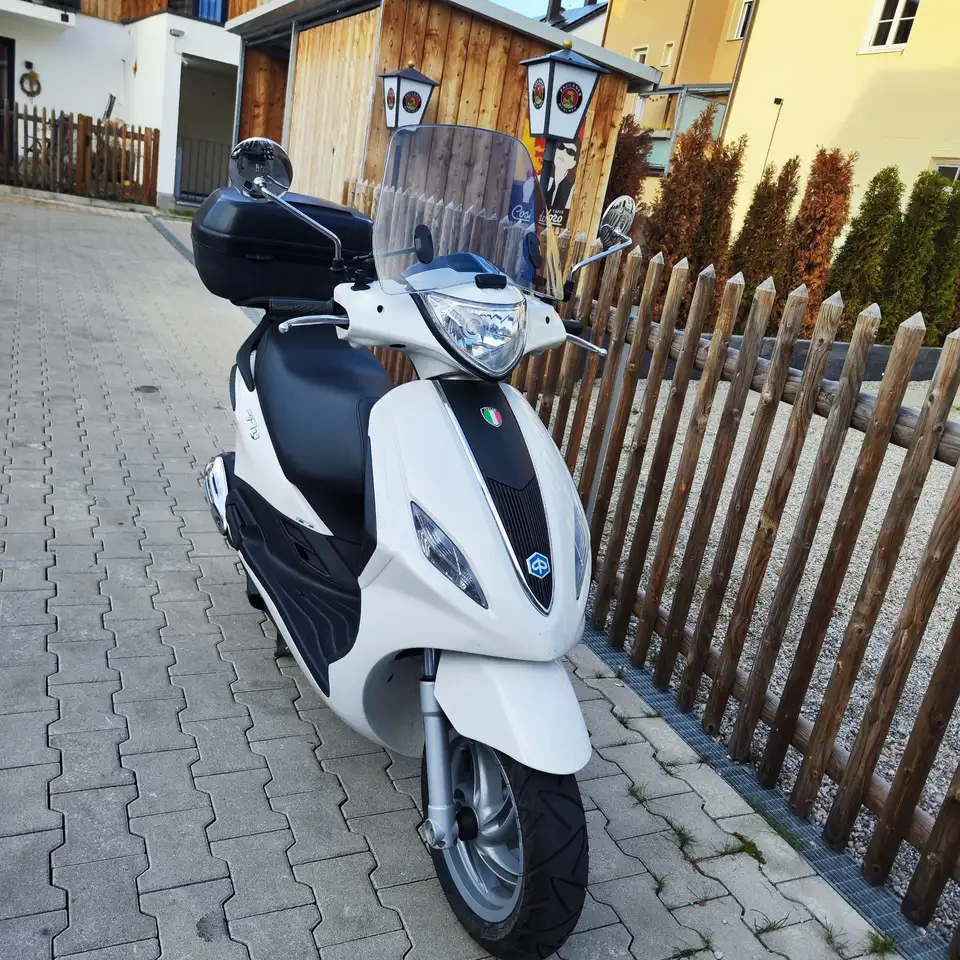 Piaggio Fly 125