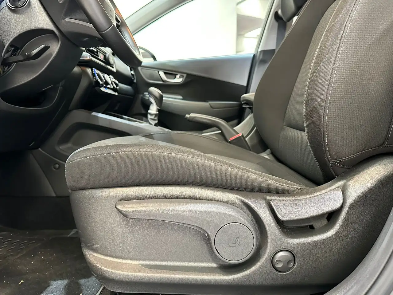 Hyundai KONA 1.0 T-GDI 48V 120cv Xtech+ 13