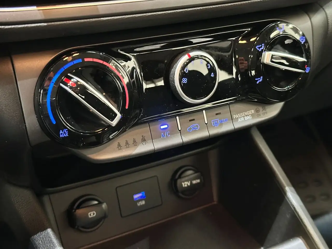 Hyundai KONA 1.0 T-GDI 48V 120cv Xtech+ 11