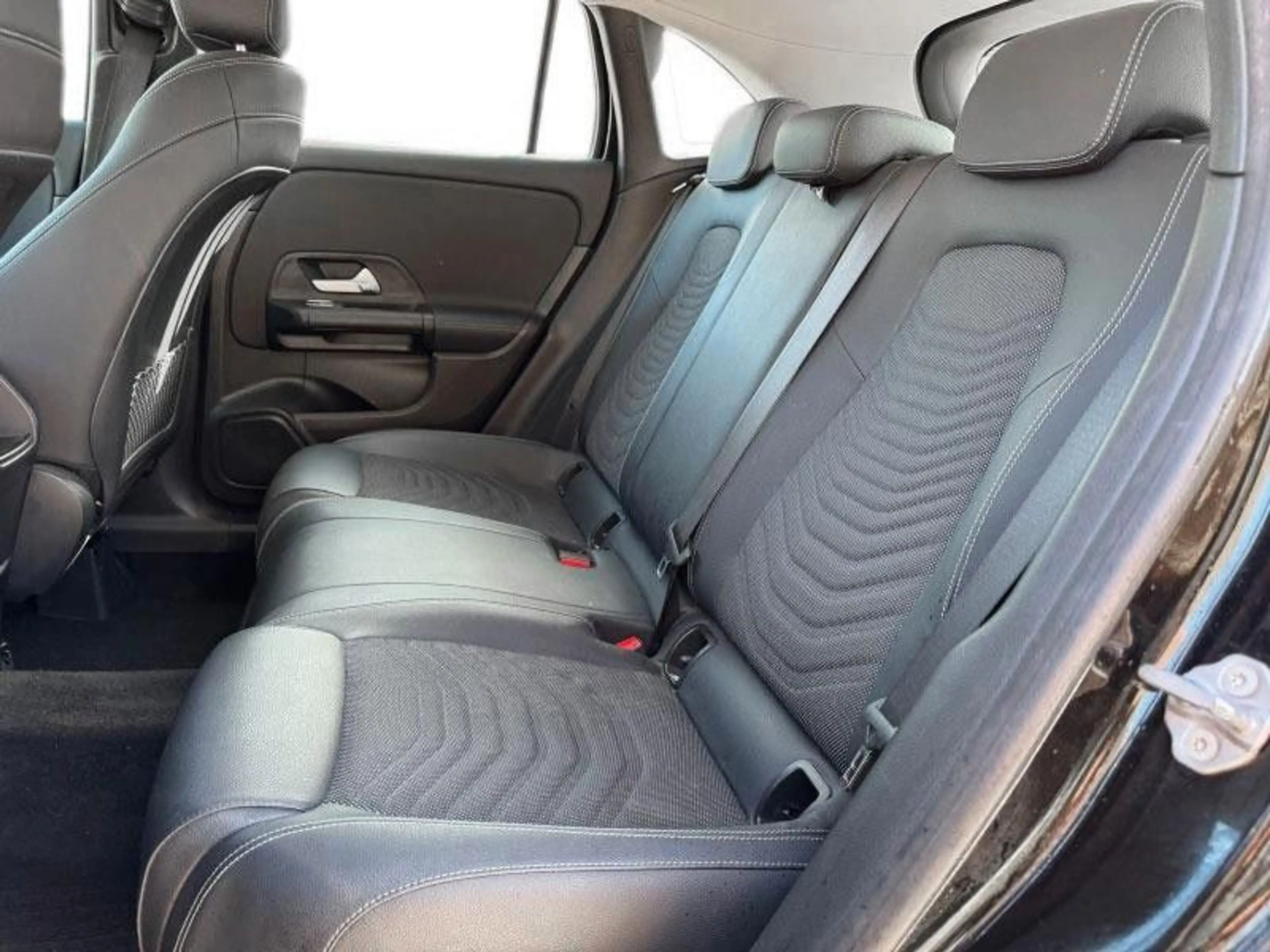Mercedes-Benz GLA 200 — photo 10
