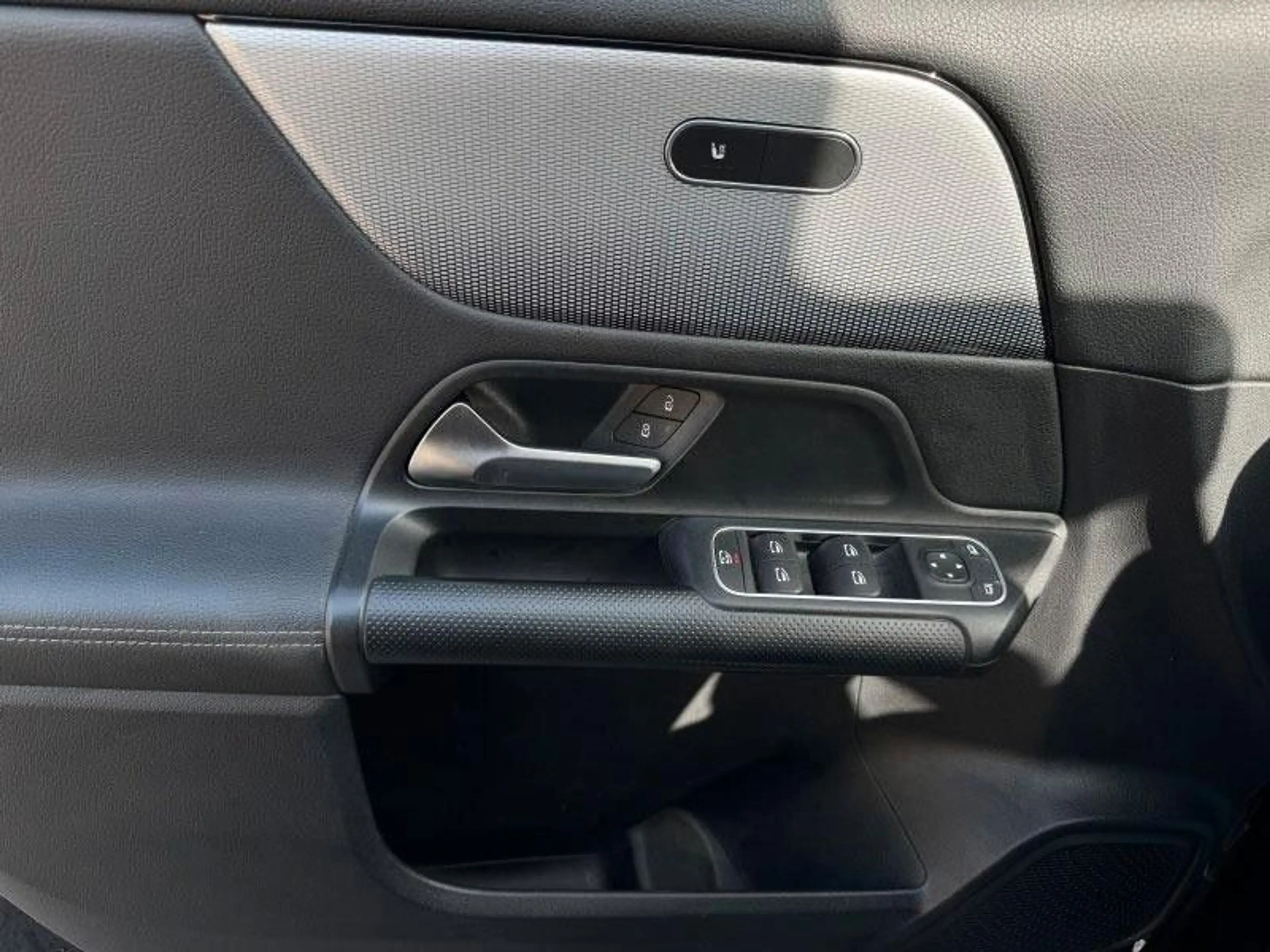 Mercedes-Benz GLA 200 — photo 14
