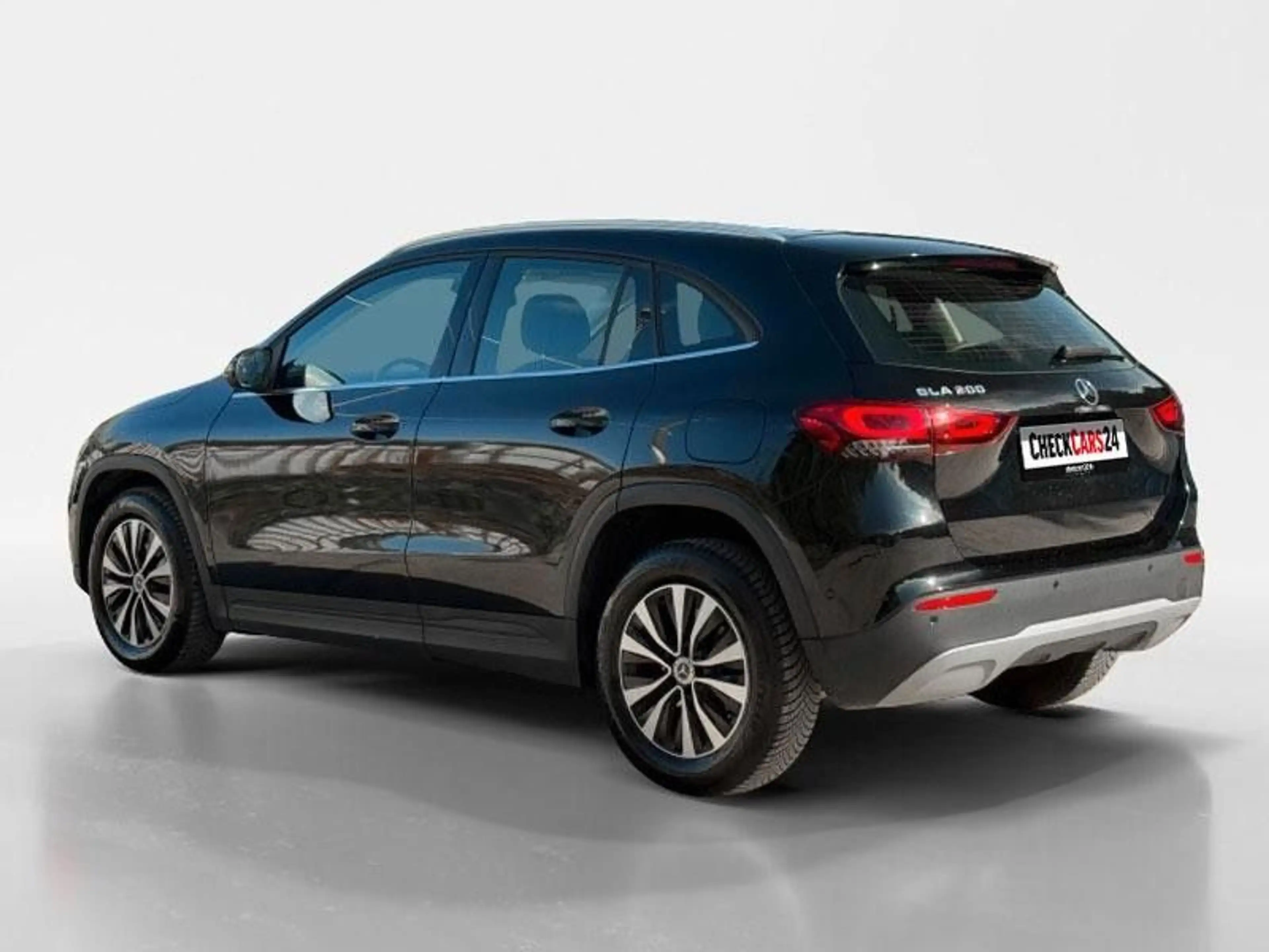 Mercedes-Benz GLA 200 — photo 4