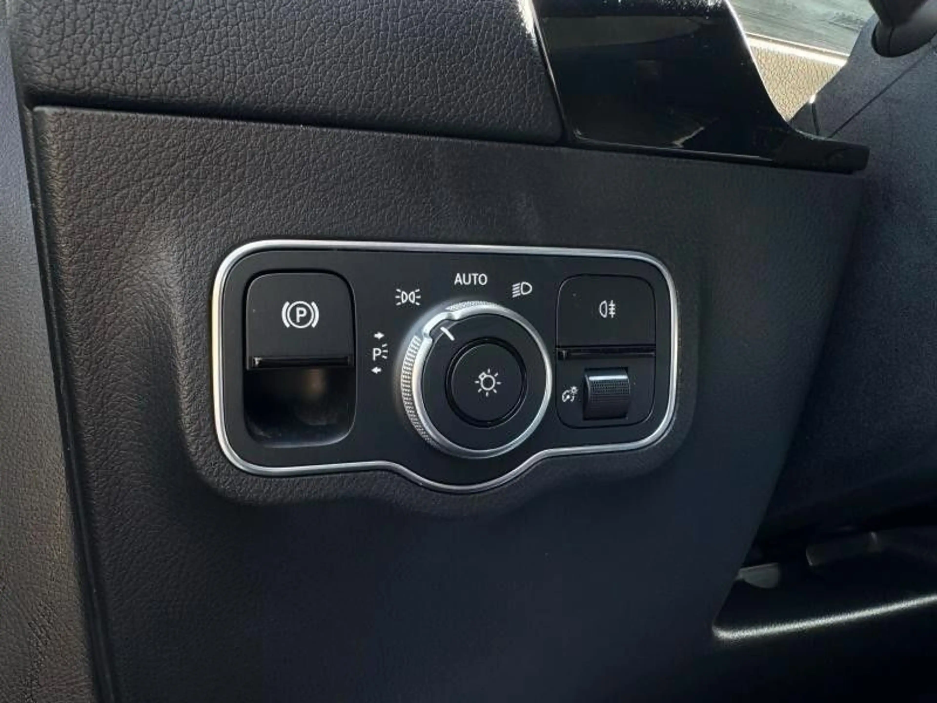 Mercedes-Benz GLA 200 — photo 15