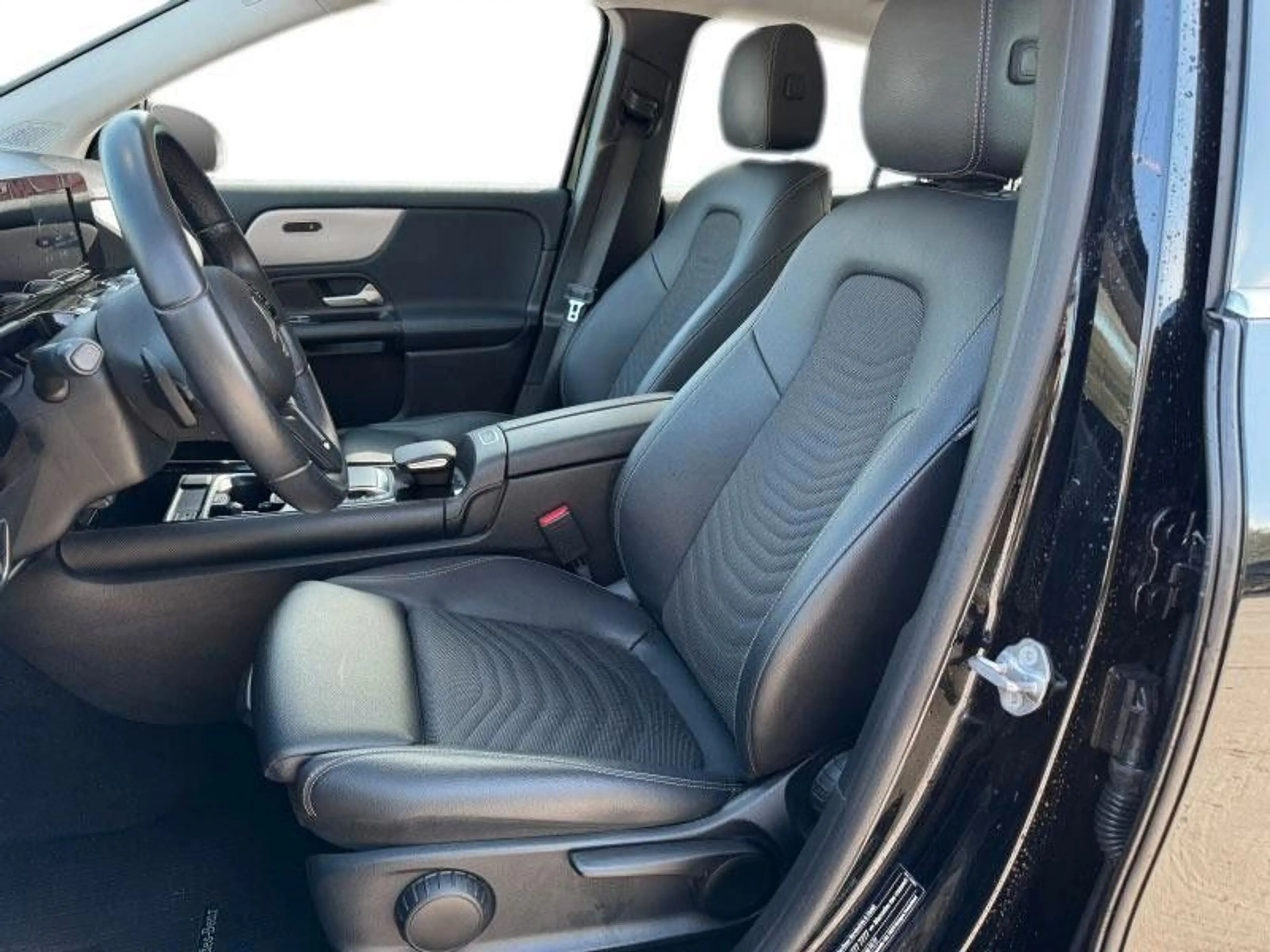 Mercedes-Benz GLA 200 — photo 9