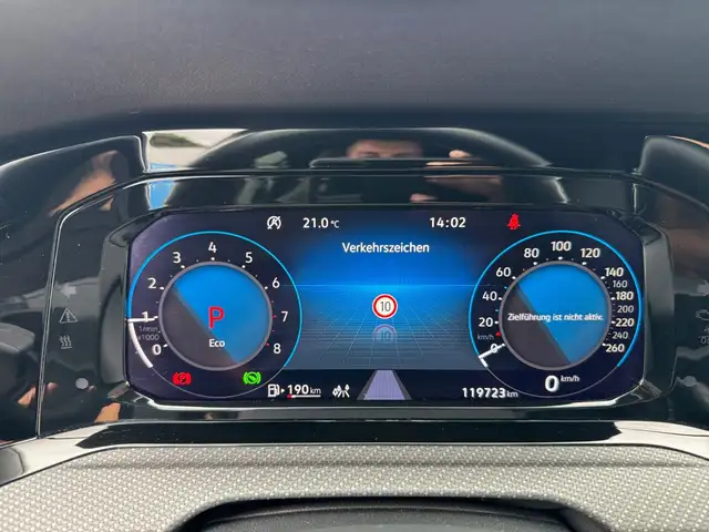 Volkswagen Golf view 9