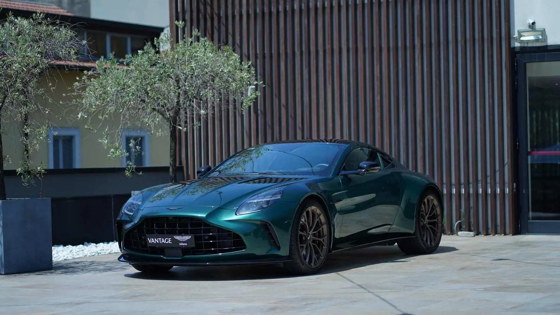 Aston Martin Vantage Coupe 4.0 V8 auto Vert - 1