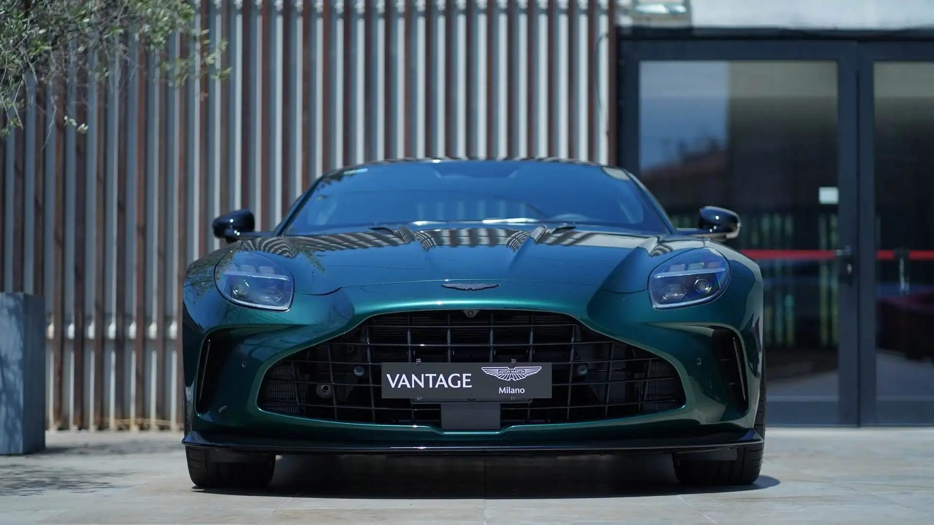 Aston Martin Vantage Coupe 4.0 V8 auto Vert - 2