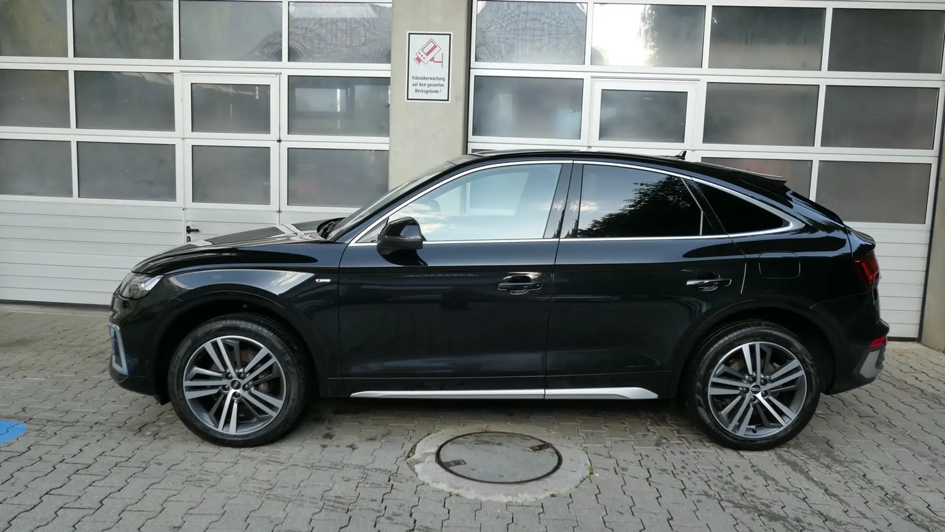 Audi Q5 55 TFSI e quattro S line Schwarz - 2