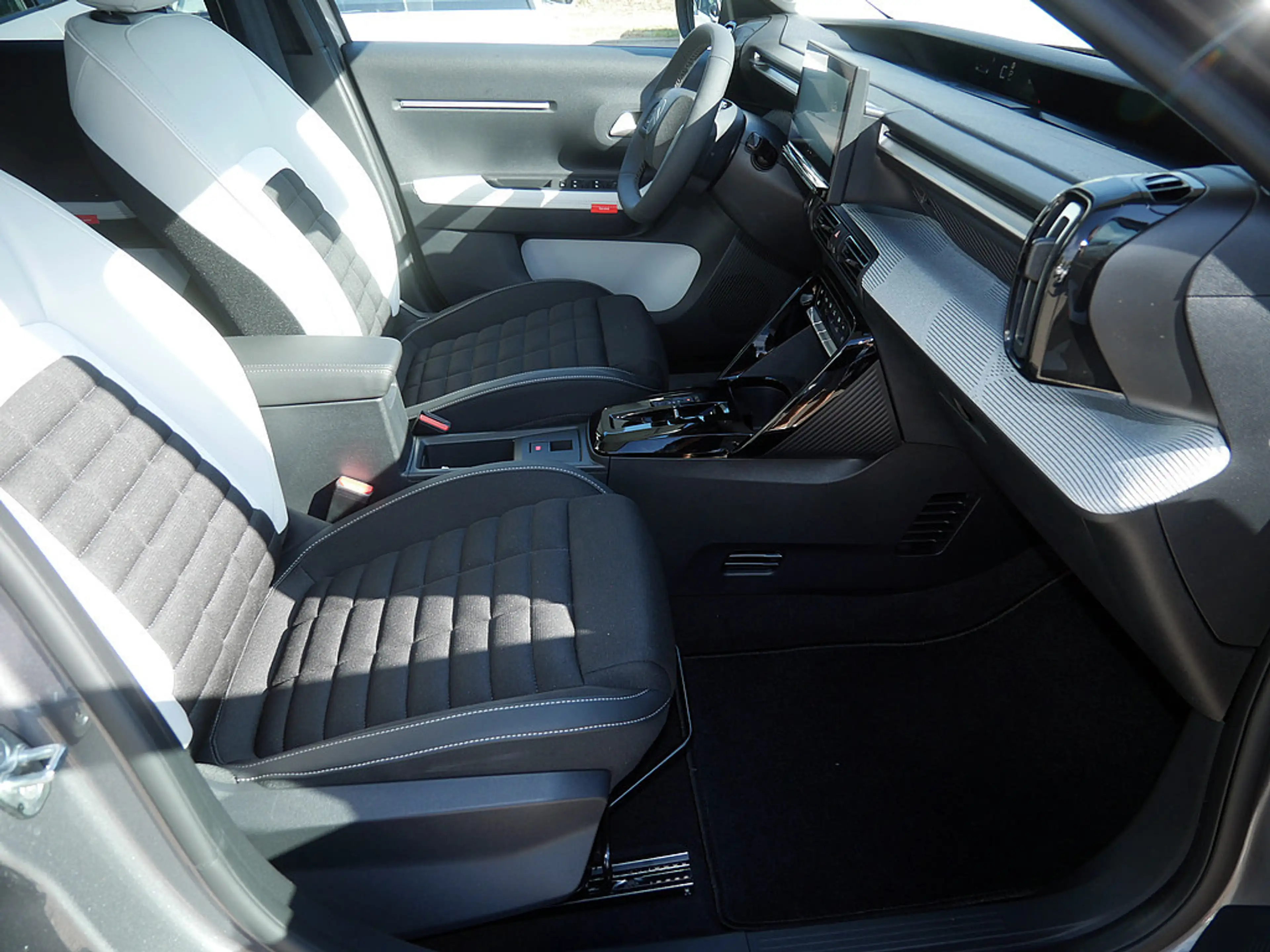 Citroen C3 Aircross Hybrid 145 Max KAMERA NAVI LED — photo 11
