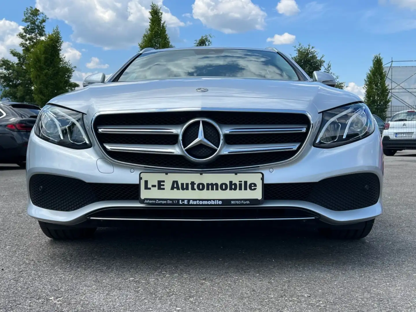 Mercedes-Benz E 220 T d AVANTGARDE *COMAND/LED/NAVI/KLIMAAUT.. Plateado - 2