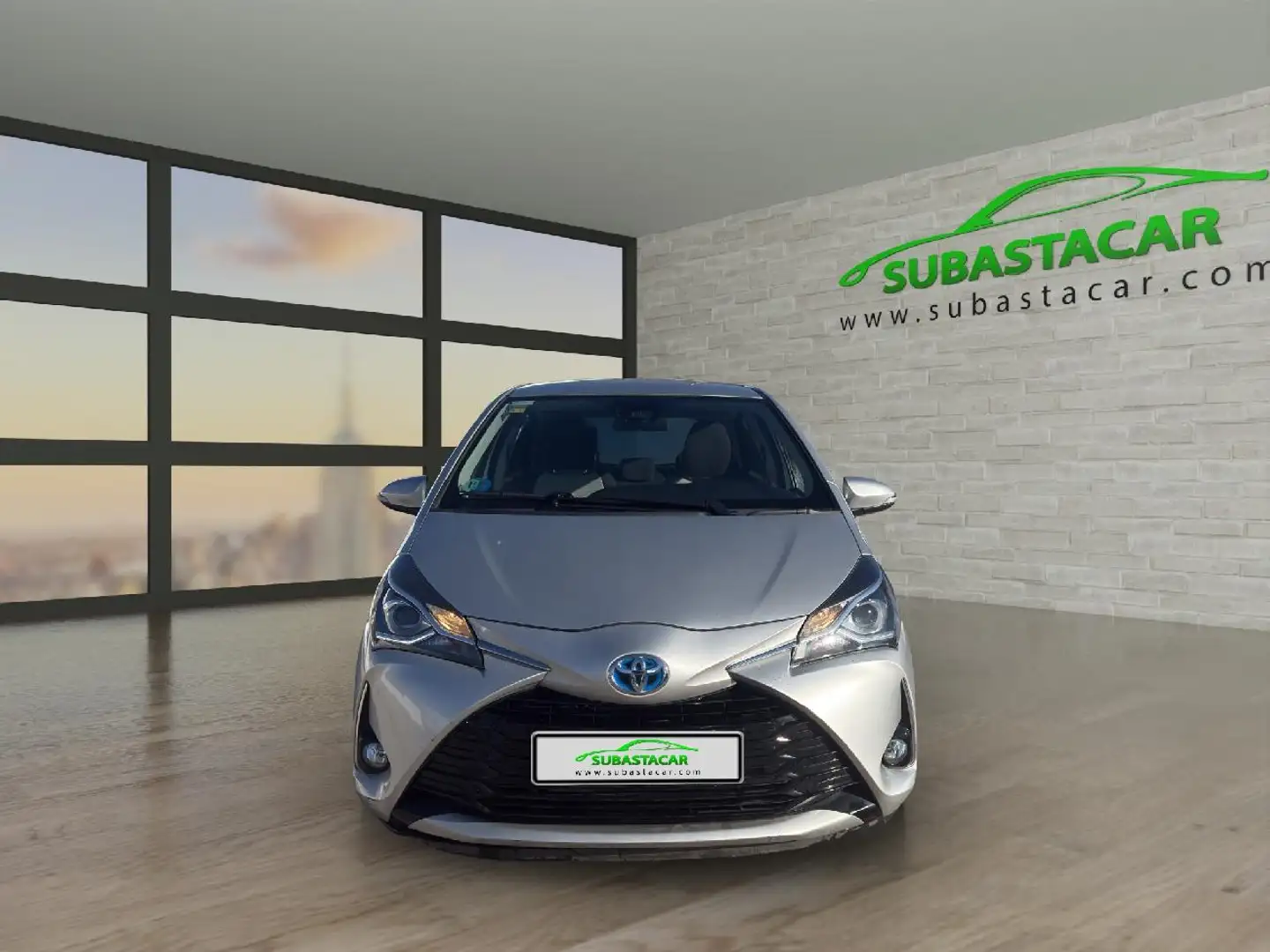 Toyota Yaris Hybrid 1.5 Active Gris - 2