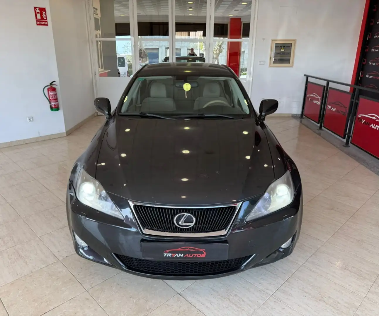 Lexus IS 220d Sport Negro - 2