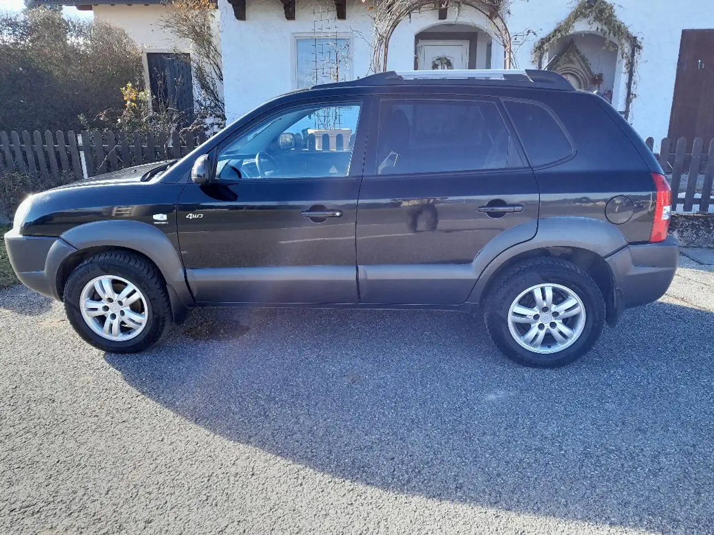 Hyundai TUCSON Tucson 2,0 CVVT Comfort  4WD Comfort Schwarz - 2