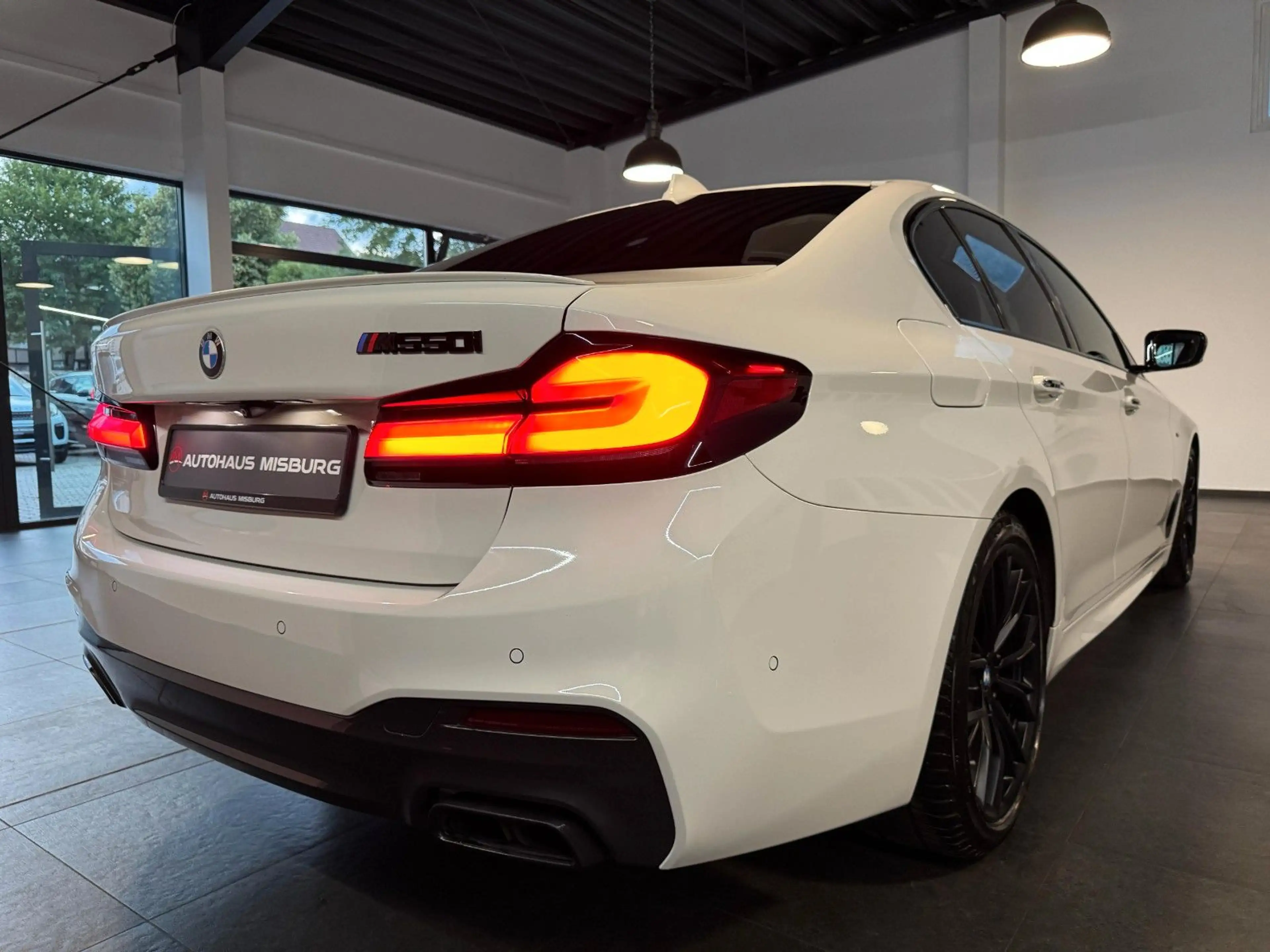 BMW 550 i xDrive Lim. /Sd+Stand-Hz+Head-Up+360°+ACC — photo 5