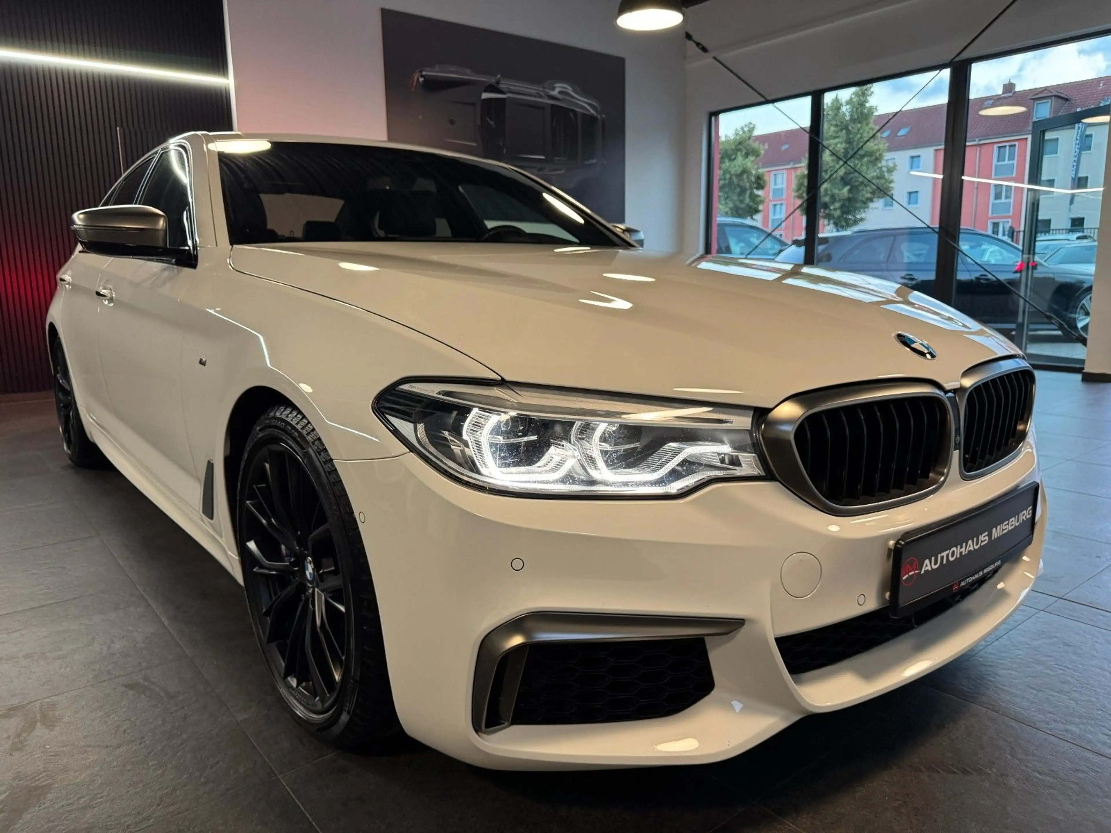 BMW 550 i xDrive Lim. /Sd+Stand-Hz+Head-Up+360°+ACC — photo 3