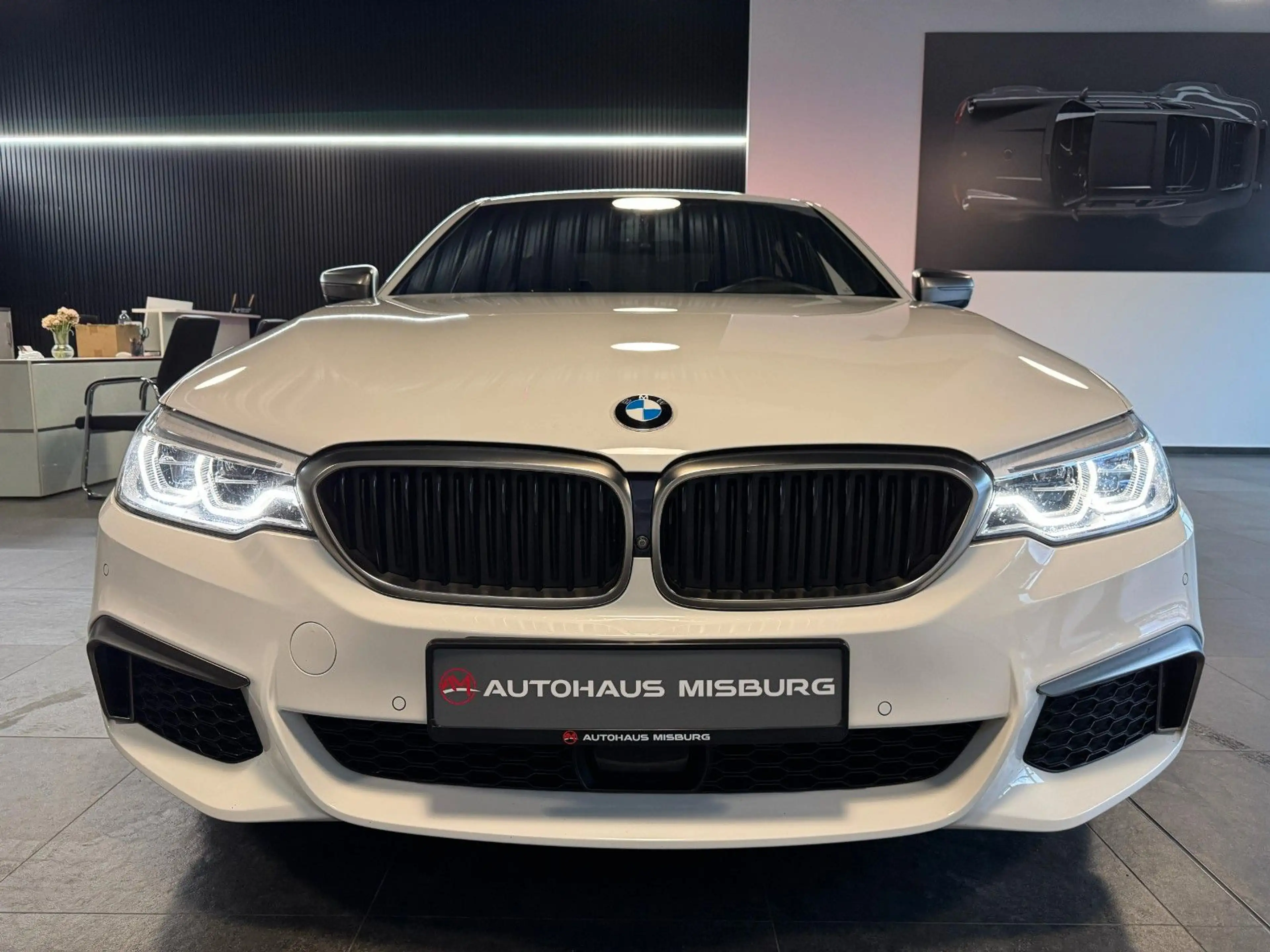 BMW 550 i xDrive Lim. /Sd+Stand-Hz+Head-Up+360°+ACC — photo 2
