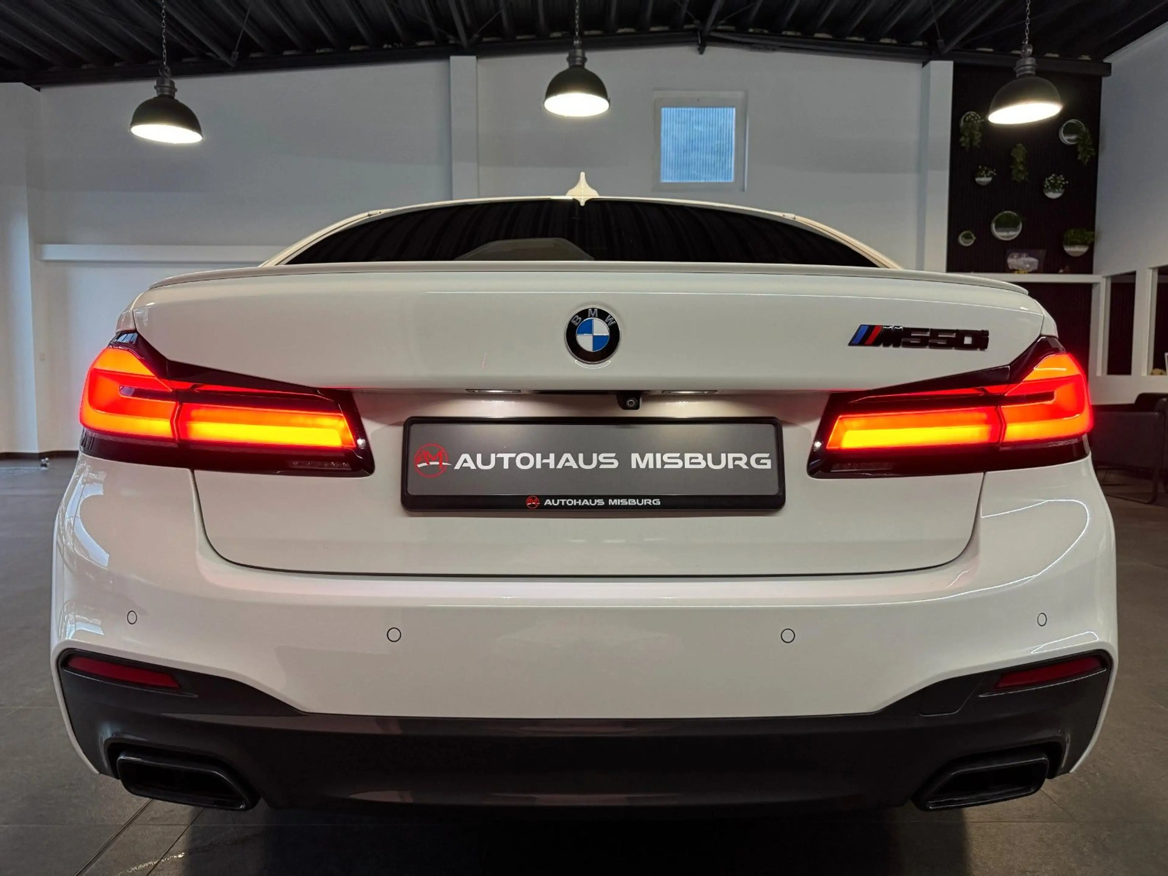 BMW 550 i xDrive Lim. /Sd+Stand-Hz+Head-Up+360°+ACC — photo 7