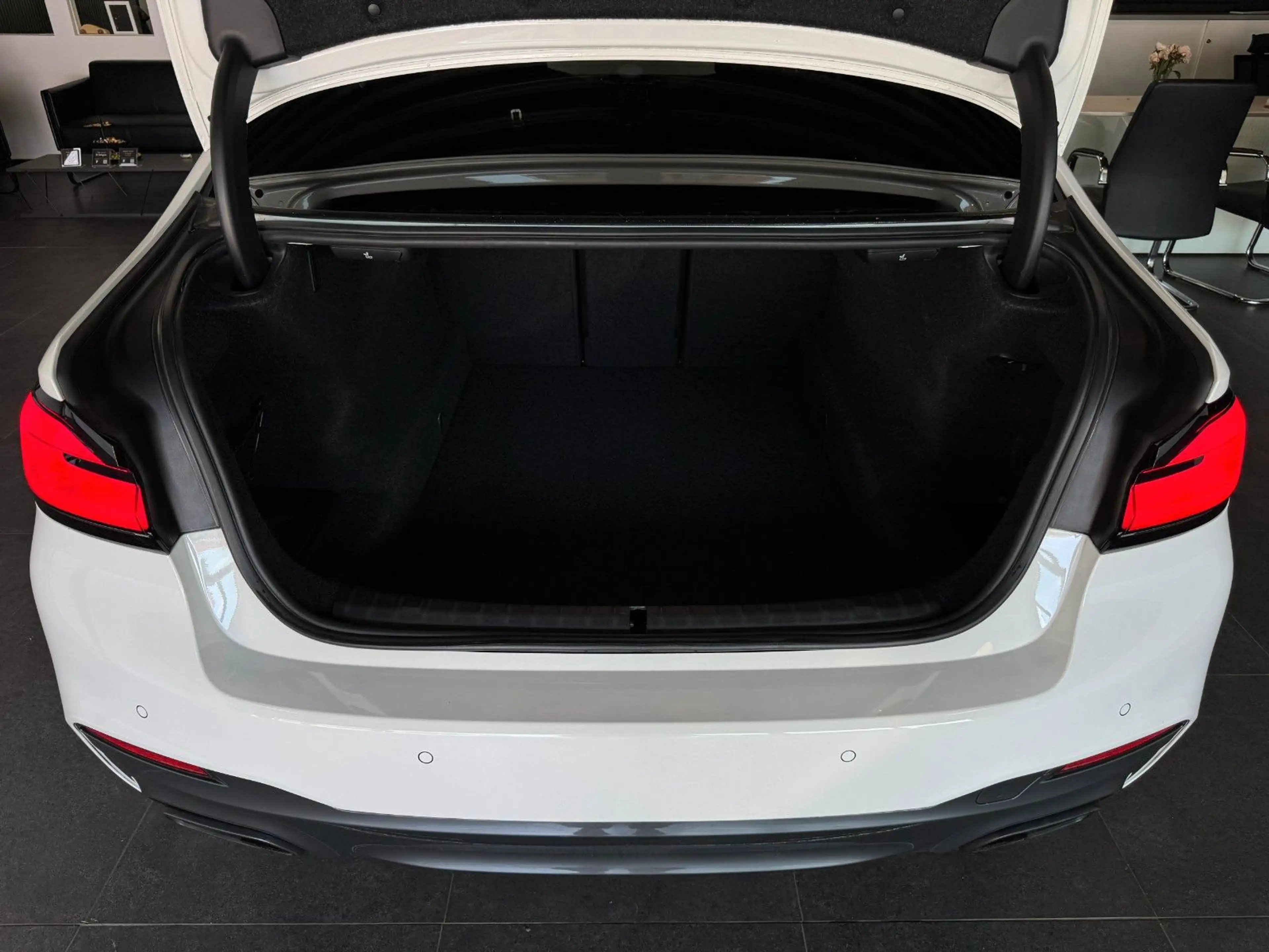 BMW 550 i xDrive Lim. /Sd+Stand-Hz+Head-Up+360°+ACC — photo 10