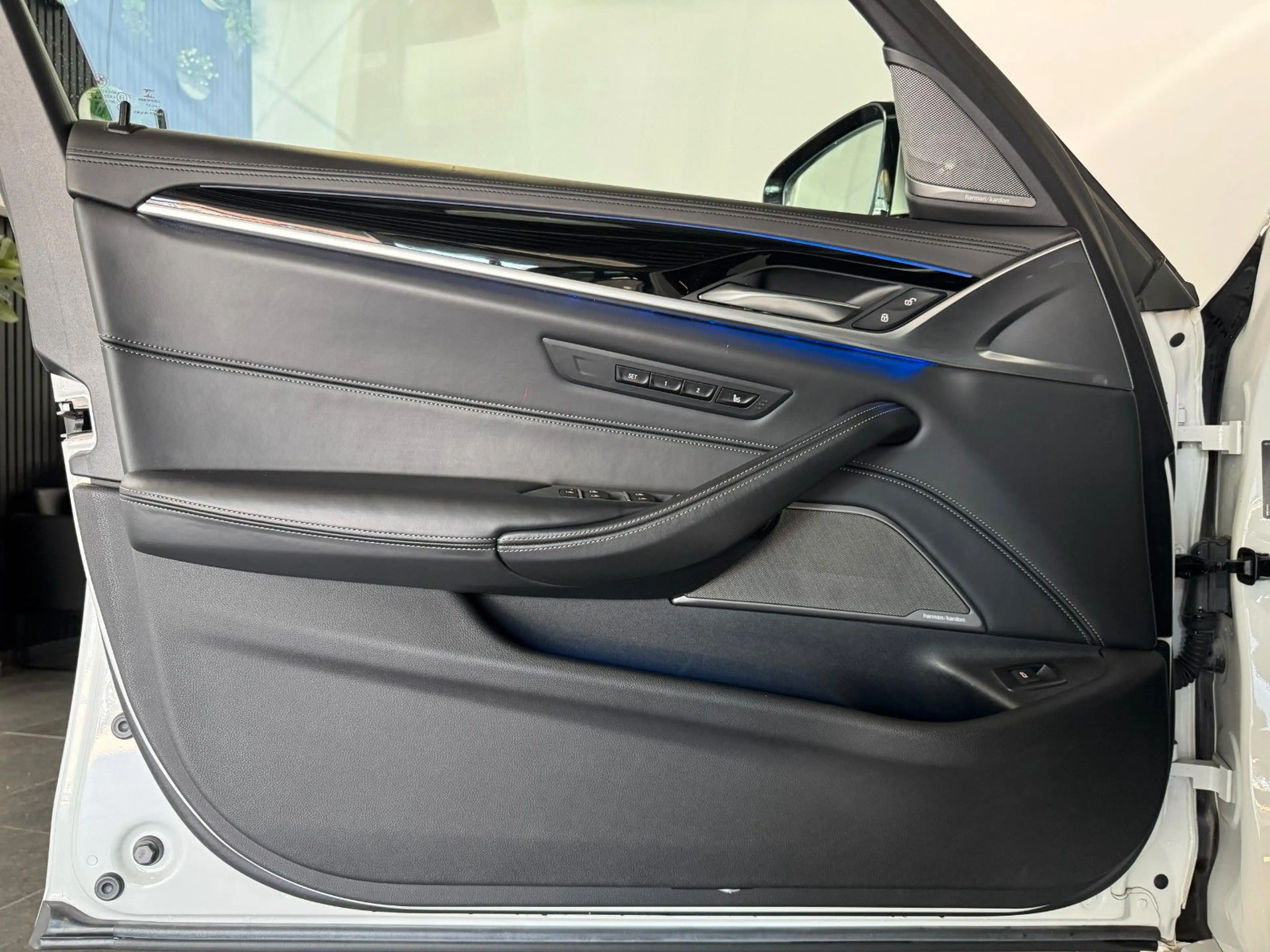 BMW 550 i xDrive Lim. /Sd+Stand-Hz+Head-Up+360°+ACC — photo 12