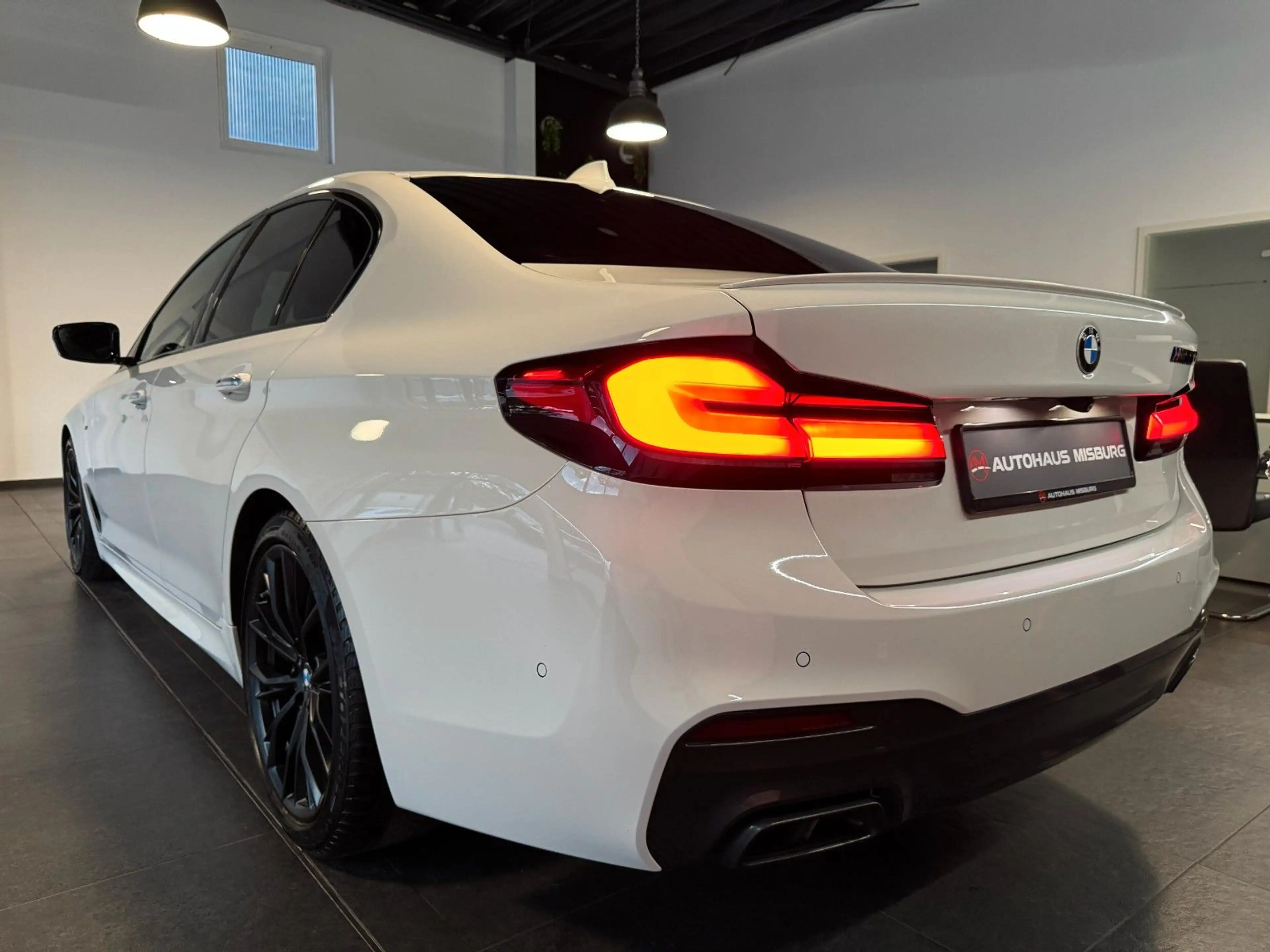 BMW 550 i xDrive Lim. /Sd+Stand-Hz+Head-Up+360°+ACC — photo 8