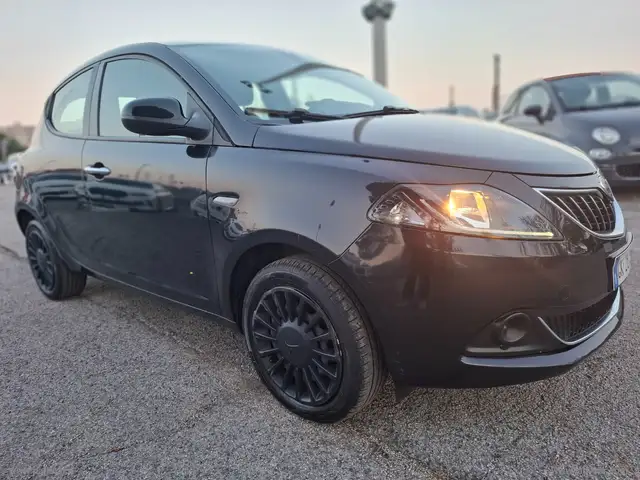 Lancia Ypsilon view 3