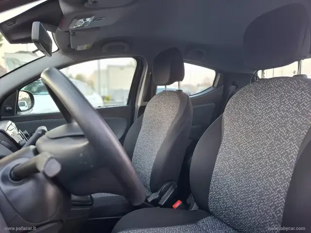 Lancia Ypsilon view 8