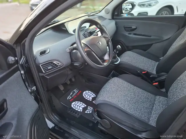 Lancia Ypsilon view 6