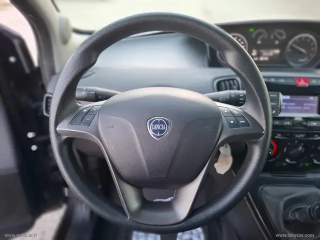 Lancia Ypsilon view 10