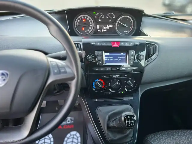 Lancia Ypsilon view 11
