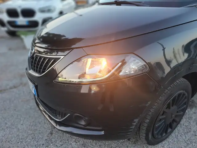 Lancia Ypsilon view 4