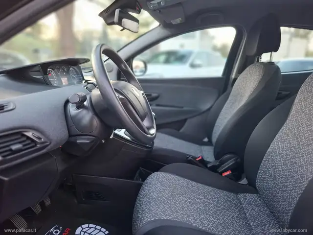 Lancia Ypsilon view 7