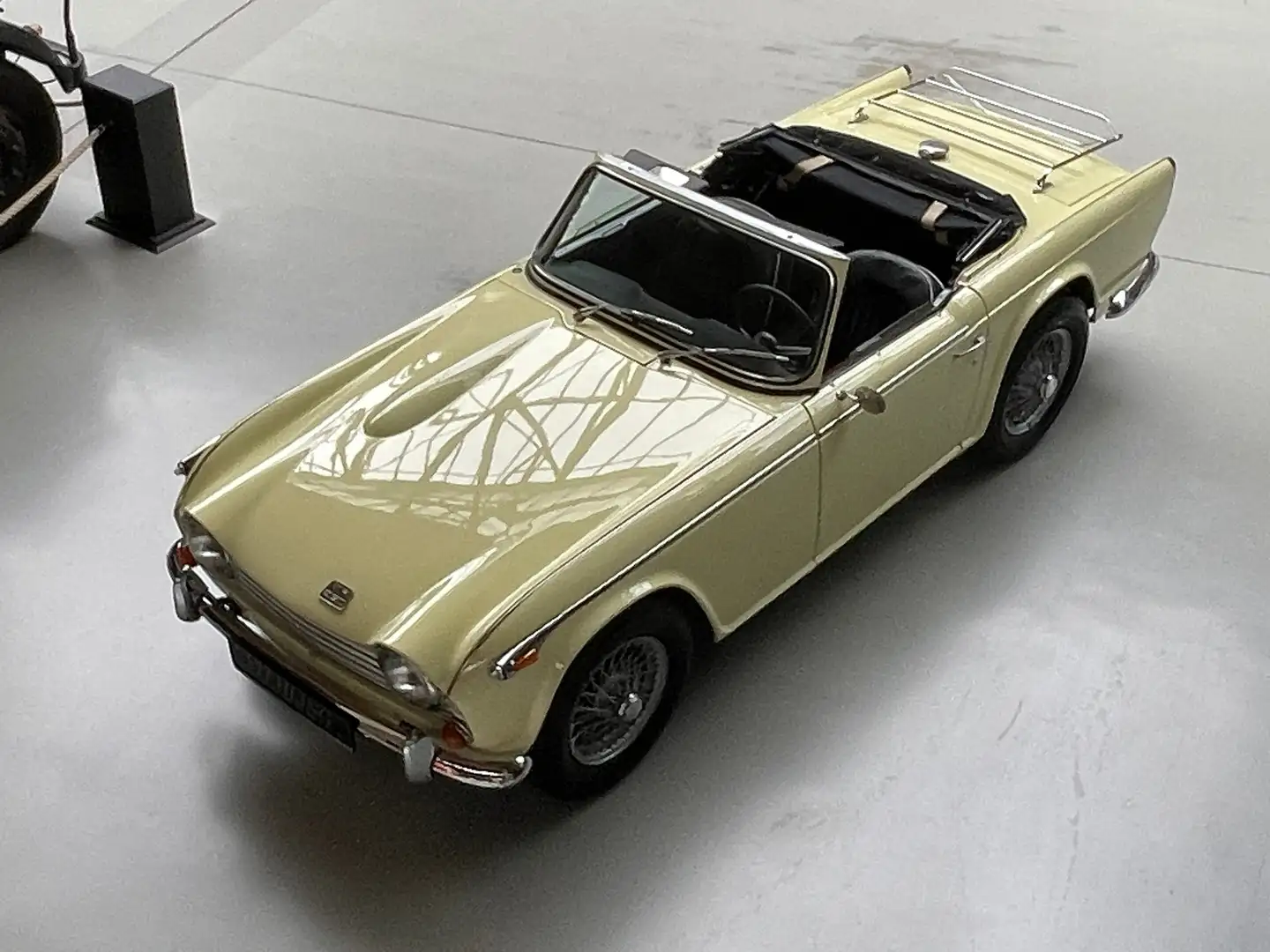 Triumph TR5 TR250 Amarillo - 1