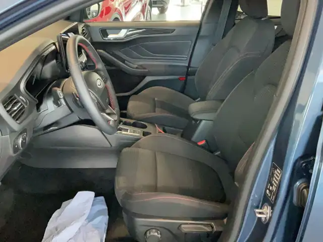 Ford Focus view 8