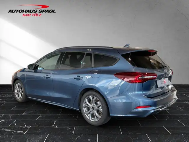 Ford Focus view 3