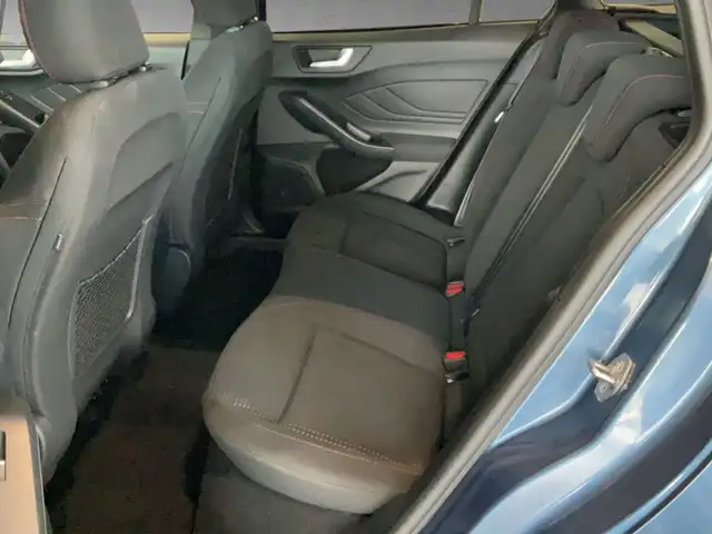 Ford Focus view 12