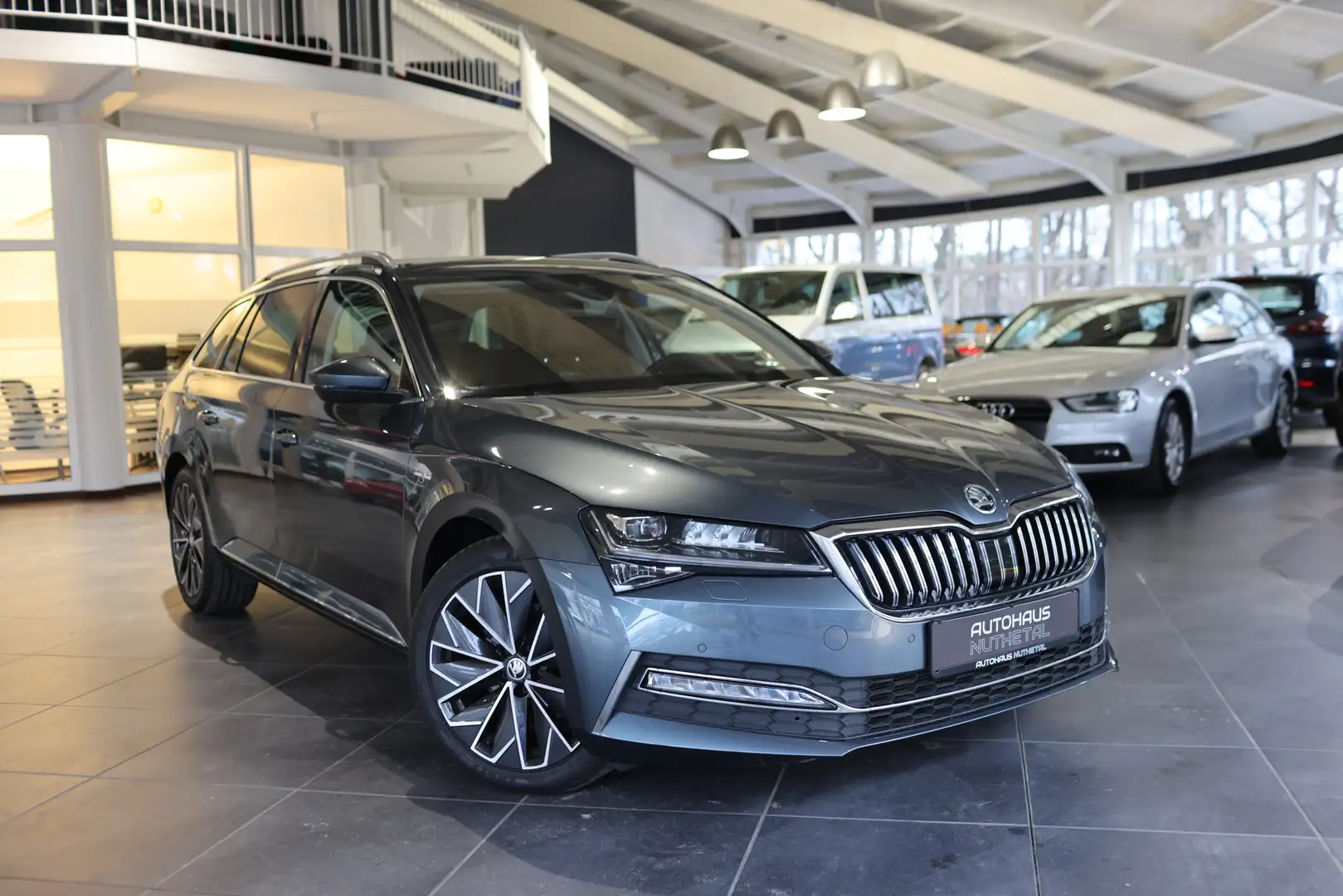 Skoda Superb COMBI 2,0 TDI LAURIN&KLEMENT SITZLÜFTUNG Grau - 1