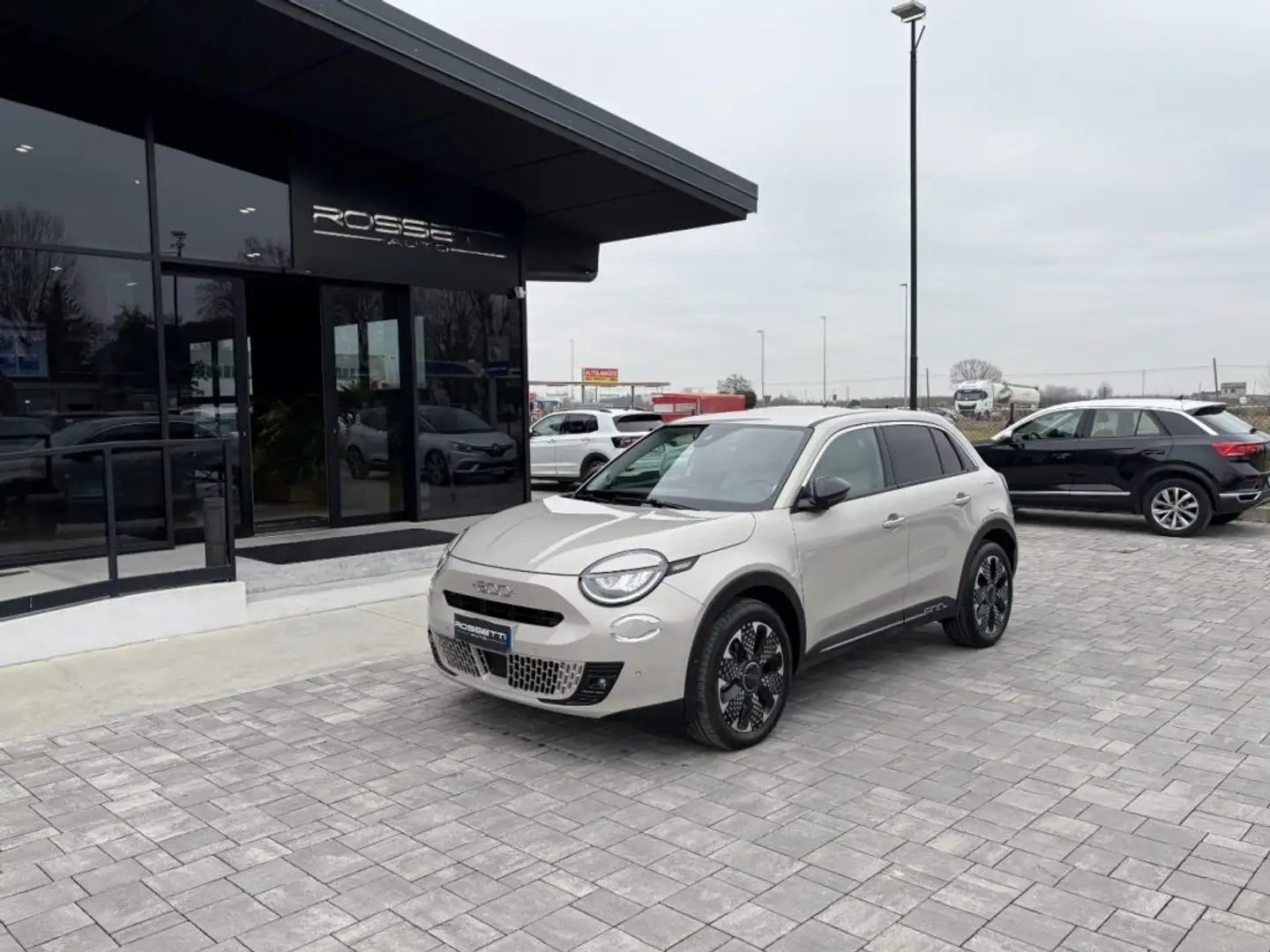 Fiat 600 Hybrid DCT MHEV La Prima ANCHE NEOPATENTATI Beige - 2