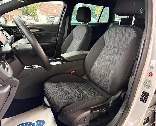Opel Insignia view 8